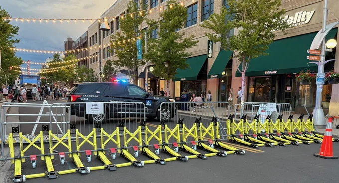 MVB3X vehicle barriers: weekly street events.