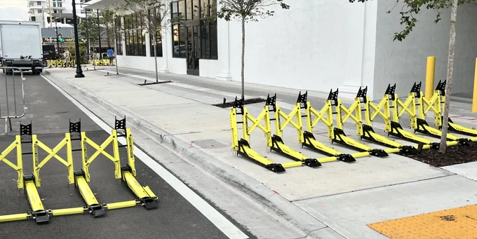 MVB3X vehicle barriers: sidewalk protection.
